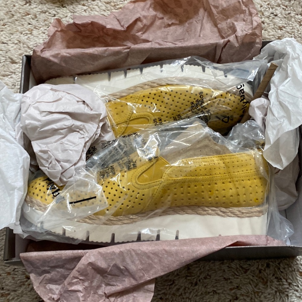 (NWB & NEVER BEEN WORN) Franco Sarto Yellow Slip-on Wedge